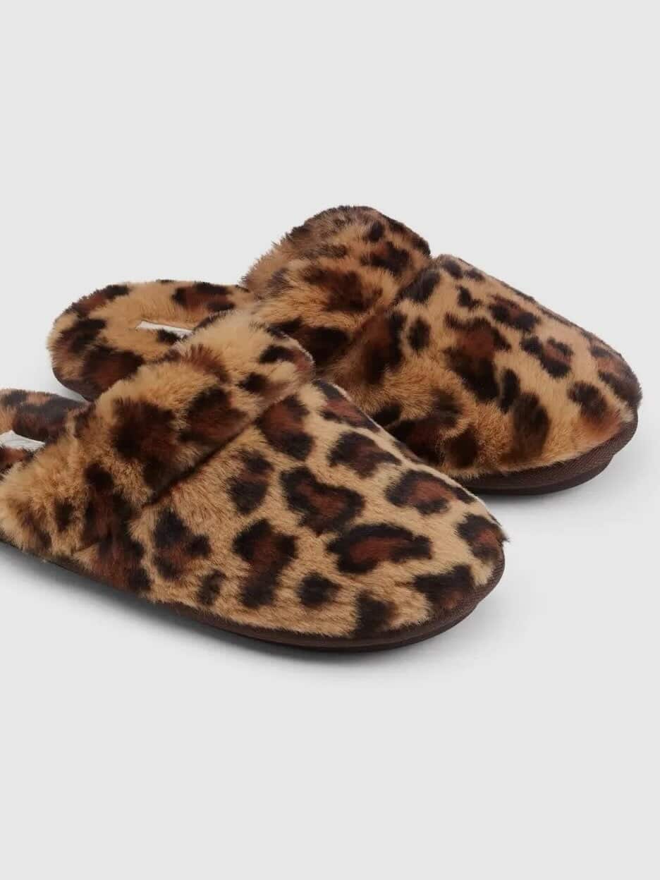 Cobian Minouu Fuzzy Faux Fur Leopard Print Slippers